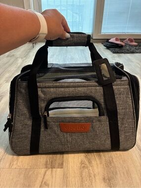 Petlo Gray Soft-Sided Travel Pet Carrier - Lightweight & Ventilated